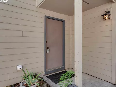 Exterior - 361 NE Village Squire Ave #4, Gresham, OR 97030 photo 6 of 14