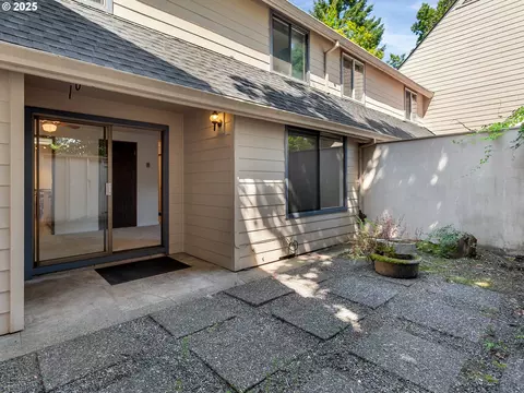 Exterior - 361 NE Village Squire Ave #4, Gresham, OR 97030 photo 7 of 14