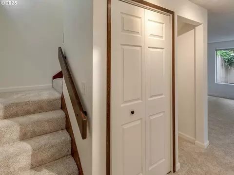 Entry Way - 361 NE Village Squire Ave #4, Gresham, OR 97030 photo 1 of 1