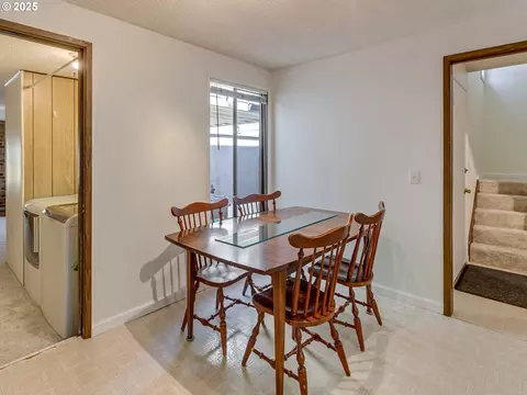 Dining - 361 NE Village Squire Ave #4, Gresham, OR 97030 photo 1 of 1