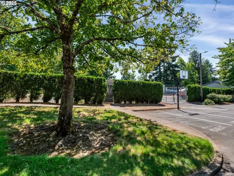 Exterior - 361 NE Village Squire Ave #4, Gresham, OR 97030 photo 12 of 14