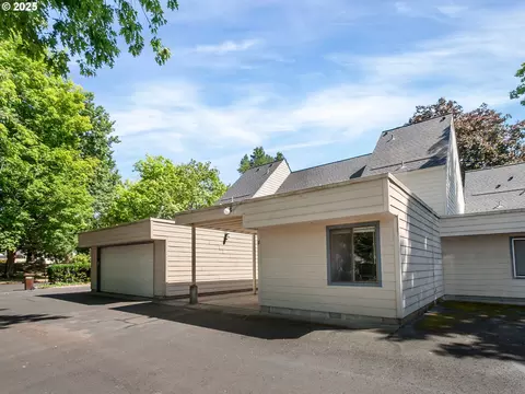 Exterior - 361 NE Village Squire Ave #4, Gresham, OR 97030 photo 2 of 14