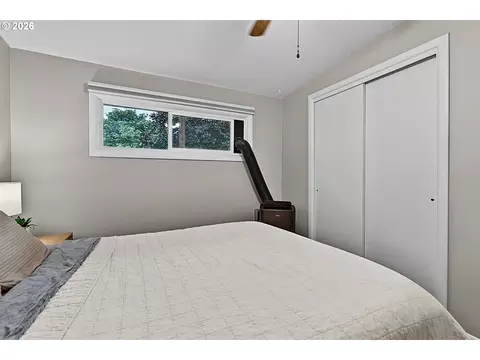 Bedroom - 2078 Dewey St, Eugene, OR 97402 photo 5 of 5