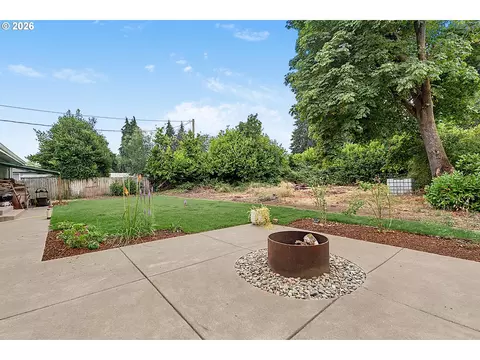 Exterior - 2078 Dewey St, Eugene, OR 97402 photo 3 of 8