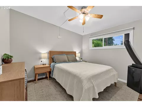 Bedroom - 2078 Dewey St, Eugene, OR 97402 photo 3 of 5