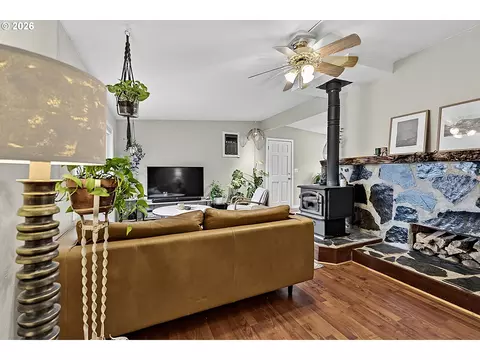 Living - 2078 Dewey St, Eugene, OR 97402 photo 1 of 2