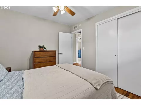 Bedroom - 2078 Dewey St, Eugene, OR 97402 photo 2 of 5