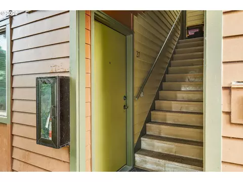 4653 NE Killingsworth St #27, Portland, OR 97218