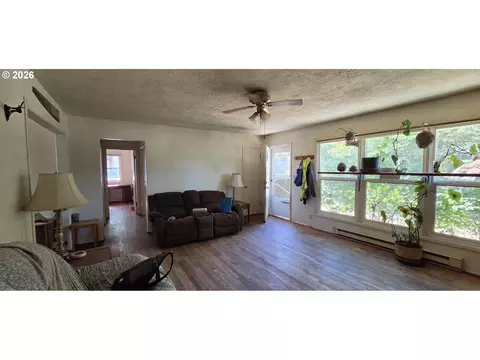 421 SE Sunset Ave, Cascade Locks, OR 97014 photo 3