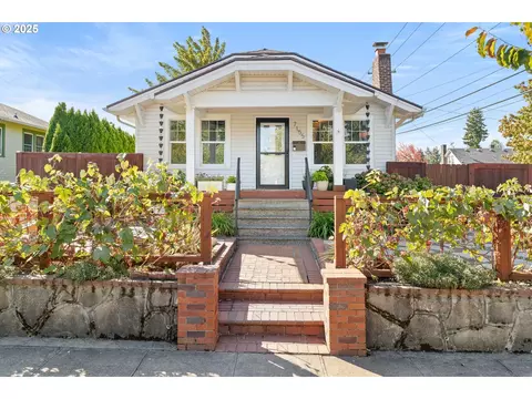 7155 N Fenwick Ave, Portland, OR 97217