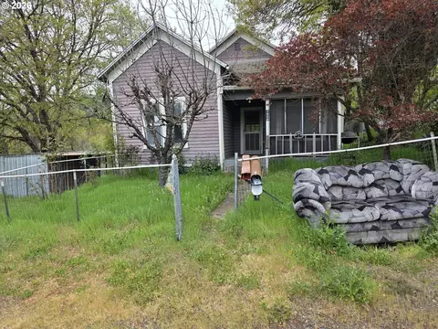 1638 SE Mill St, Roseburg, OR 97470