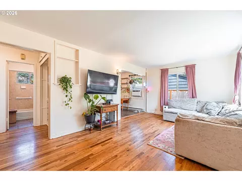 Living - 1540 Wilson St, Eugene, OR 97402 photo 1 of 1