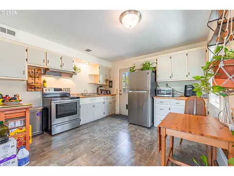 Kitchen - 1540 Wilson St, Eugene, OR 97402 photo 1 of 2