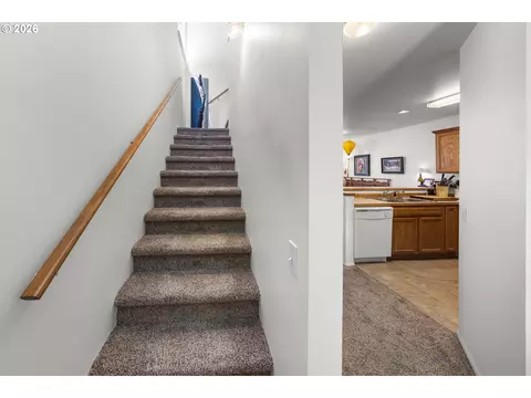 Entry Way - 1926 NE Sams Loop, Bend, OR 97701 photo 4 of 5