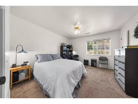Bedroom - 1926 NE Sams Loop, Bend, OR 97701 photo 3 of 6