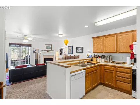 Kitchen - 1926 NE Sams Loop, Bend, OR 97701 photo 3 of 3
