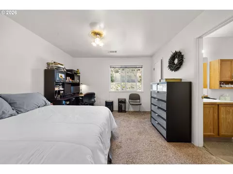 Bedroom - 1926 NE Sams Loop, Bend, OR 97701 photo 4 of 6