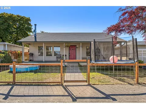 440 W Agee St, Roseburg, OR 97471