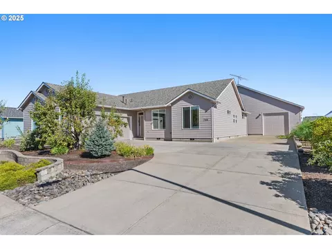 746 Mooney St, Independence, OR 97351