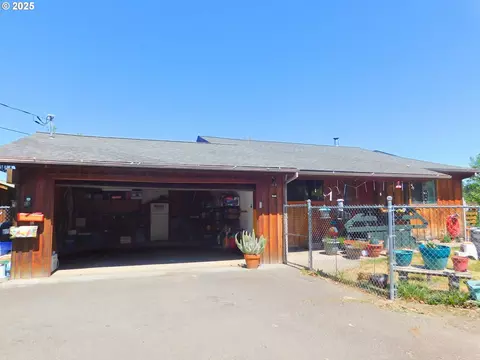 231 NE Darrell Ave, Winston, OR 97496