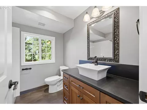 Bath - 2930 Norkenzie Rd, Eugene, OR 97408 photo 4 of 5
