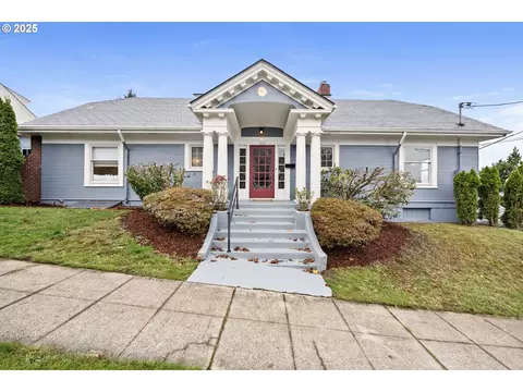 1215 15th St, Astoria, OR 97103