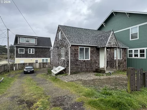 714 NW Coast St, Newport, OR 97365