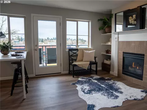 Living - 318 NE Roberts Ave #308, Gresham, OR 97030 photo 1 of 3