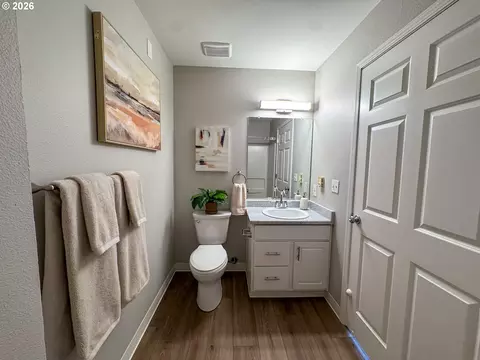 Bath - 318 NE Roberts Ave #308, Gresham, OR 97030 photo 2 of 3