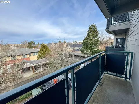 Exterior - 318 NE Roberts Ave #308, Gresham, OR 97030 photo 2 of 5