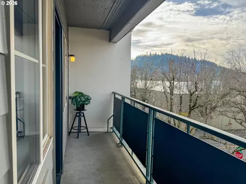 Exterior - 318 NE Roberts Ave #308, Gresham, OR 97030 photo 1 of 5