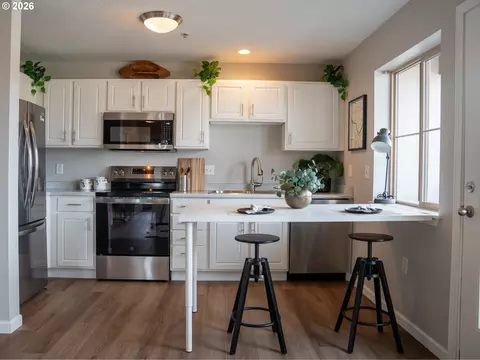 Kitchen - 318 NE Roberts Ave #308, Gresham, OR 97030 photo 5 of 5
