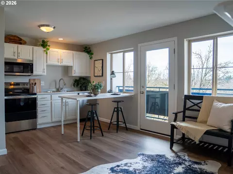 Kitchen - 318 NE Roberts Ave #308, Gresham, OR 97030 photo 1 of 5
