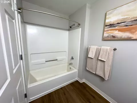 Bath - 318 NE Roberts Ave #308, Gresham, OR 97030 photo 3 of 3