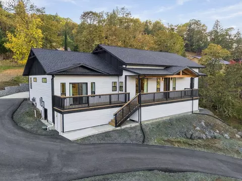 283 Winchester Creek Ave, Winchester, OR 97495