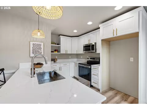 Kitchen - 1946 7th St, Springfield, OR 97477 photo 4 of 6