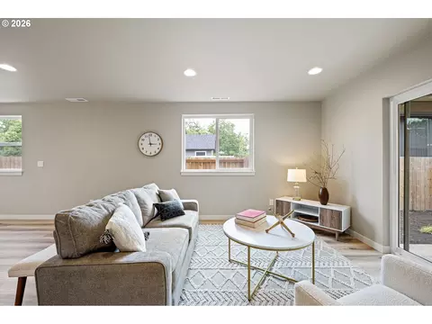 Living - 1946 7th St, Springfield, OR 97477 photo 5 of 6