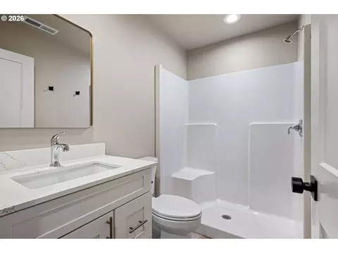 Bath - 1946 7th St, Springfield, OR 97477 photo 6 of 6