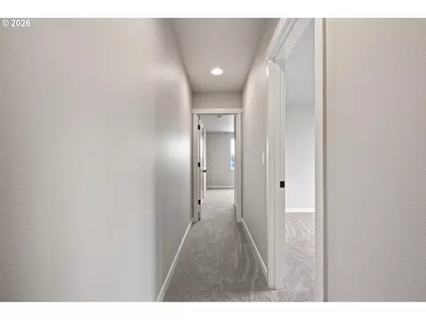 Entry Way - 1946 7th St, Springfield, OR 97477 photo 4 of 4