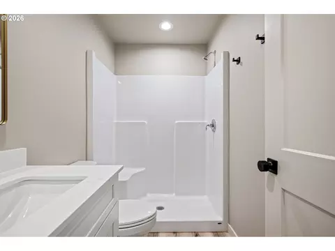 Bath - 1946 7th St, Springfield, OR 97477 photo 5 of 6