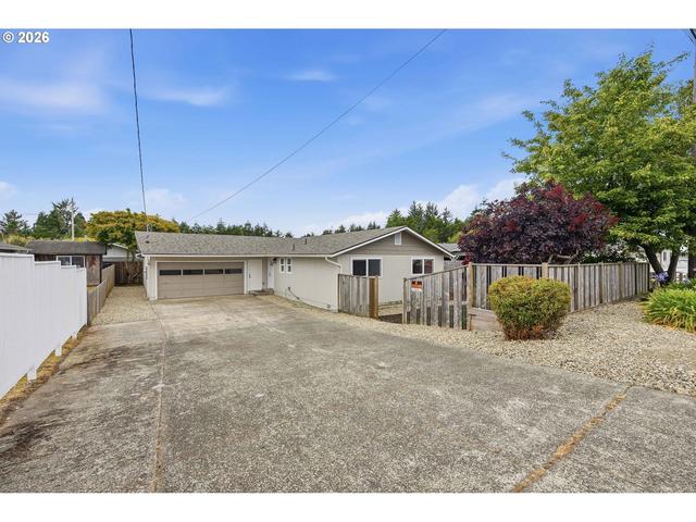 1130 Fenwick St, Coos Bay, OR 97420