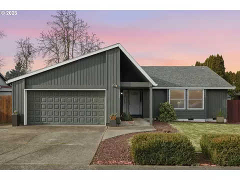 1025 S Fir Ct, Canby, OR 97013