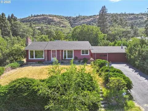 2716 W 10th St, The Dalles, OR 97058