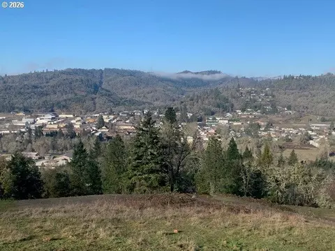 2 NE Pearce Rd #2, Roseburg, OR 97470