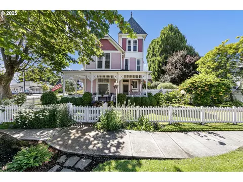 617 Juniper St, Junction City, OR 97448