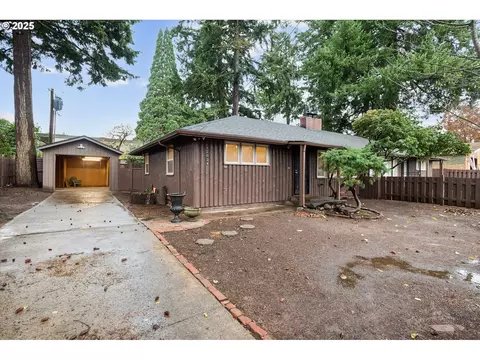 12030 NE Holladay St, Portland, OR 97220