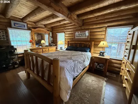 Bedroom - 440 Forest Dr, Azalea, OR 97410 photo 1 of 4