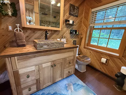 Bath - 440 Forest Dr, Azalea, OR 97410 photo 1 of 5