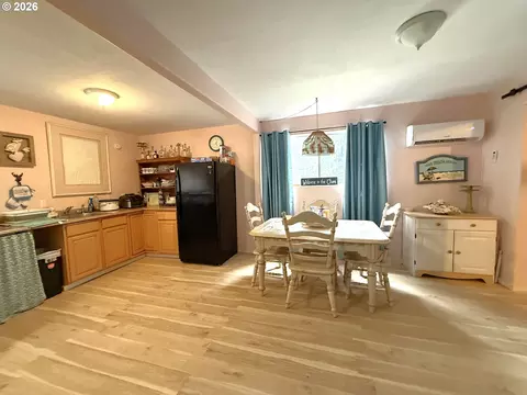 Dining - 440 Forest Dr, Azalea, OR 97410 photo 2 of 3