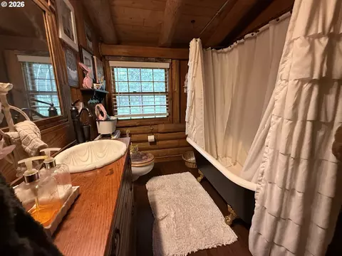 Bath - 440 Forest Dr, Azalea, OR 97410 photo 4 of 5